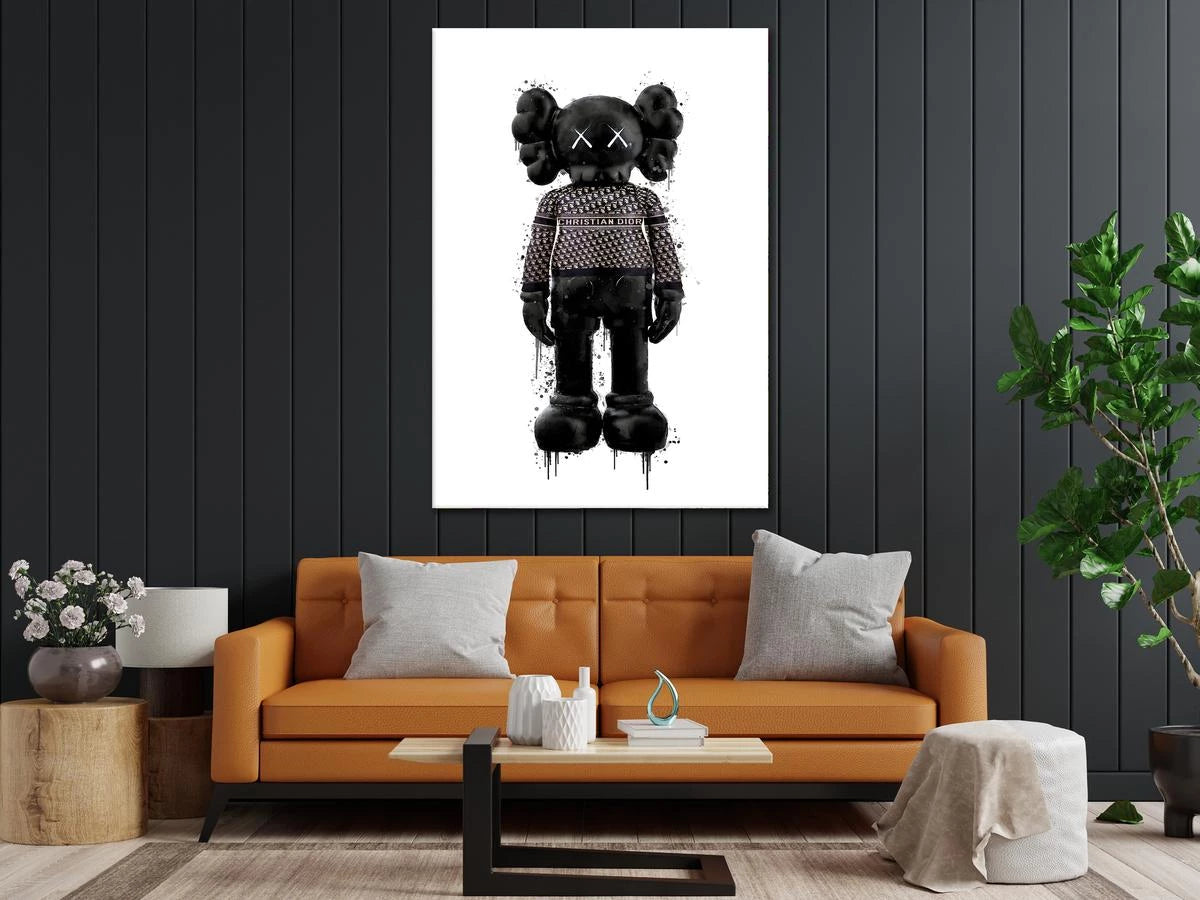 Plakat - Kaws i Dior outfit - admen.dk