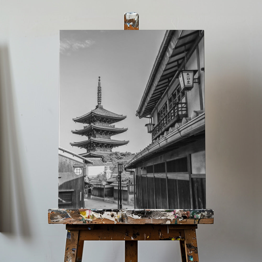 Canvas - Historic Kyoto with Yasaka Pagoda - monochrome