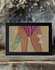 Plakat - Girl with wine at the beach